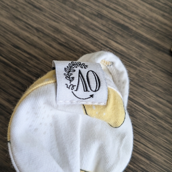 The OVer Company 0-3 month baby gowns (X2) - Picture 3 of 3